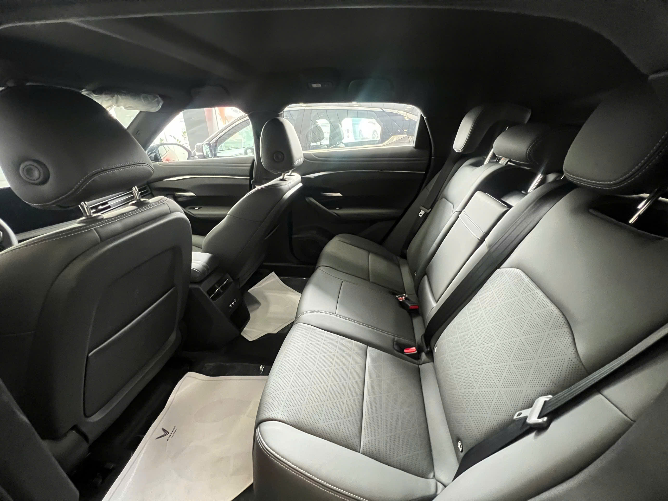 z7184110254831 92332d8d35b1eec5d1a4480247858f84 Nội thất VF7 Plus – Đẳng cấp hiện đại, trải nghiệm khác biệt