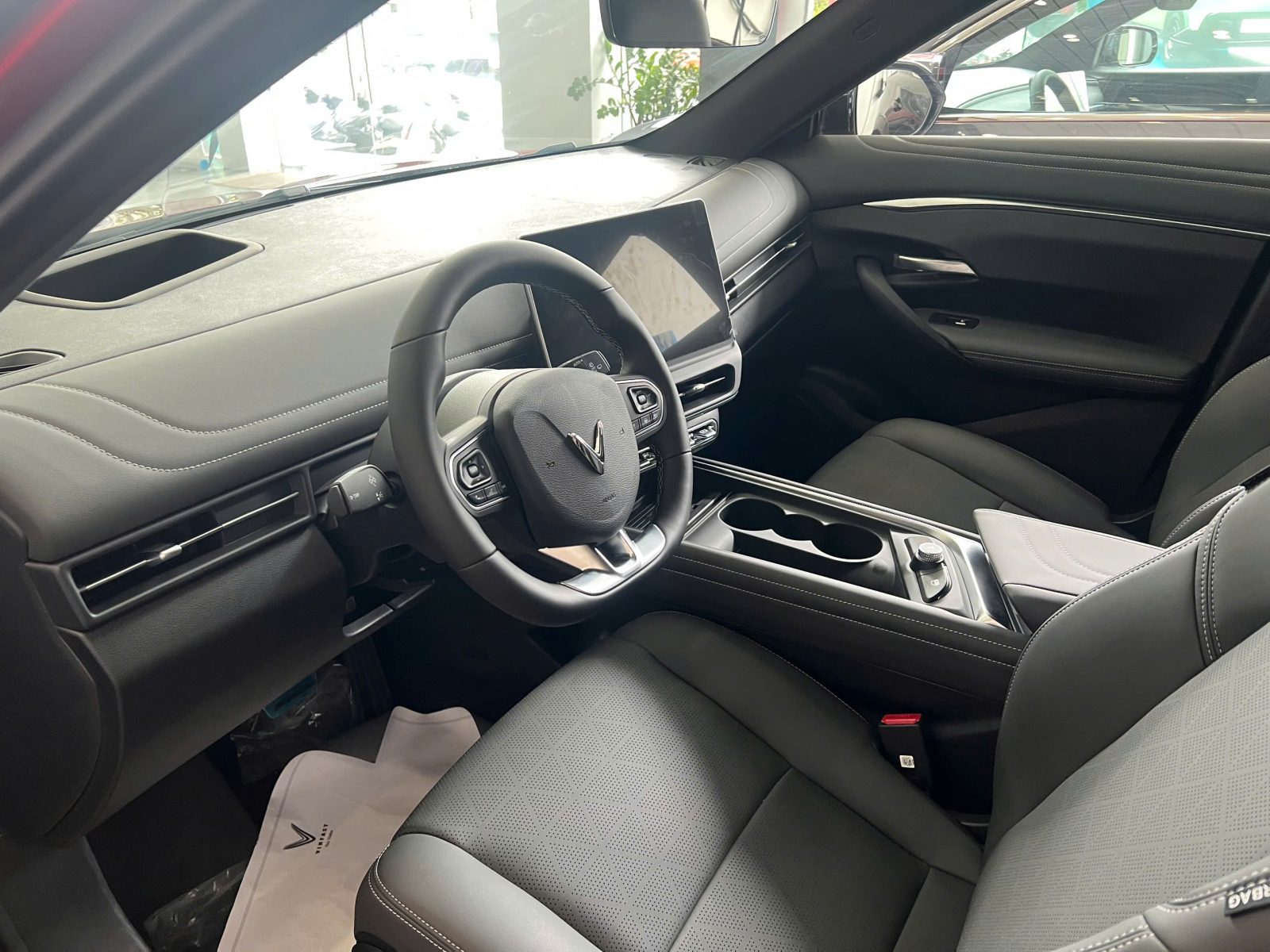 z7184110255514 c776d1757efea1b2f52927b38b37b8d4 Nội thất VF7 Plus – Đẳng cấp hiện đại, trải nghiệm khác biệt